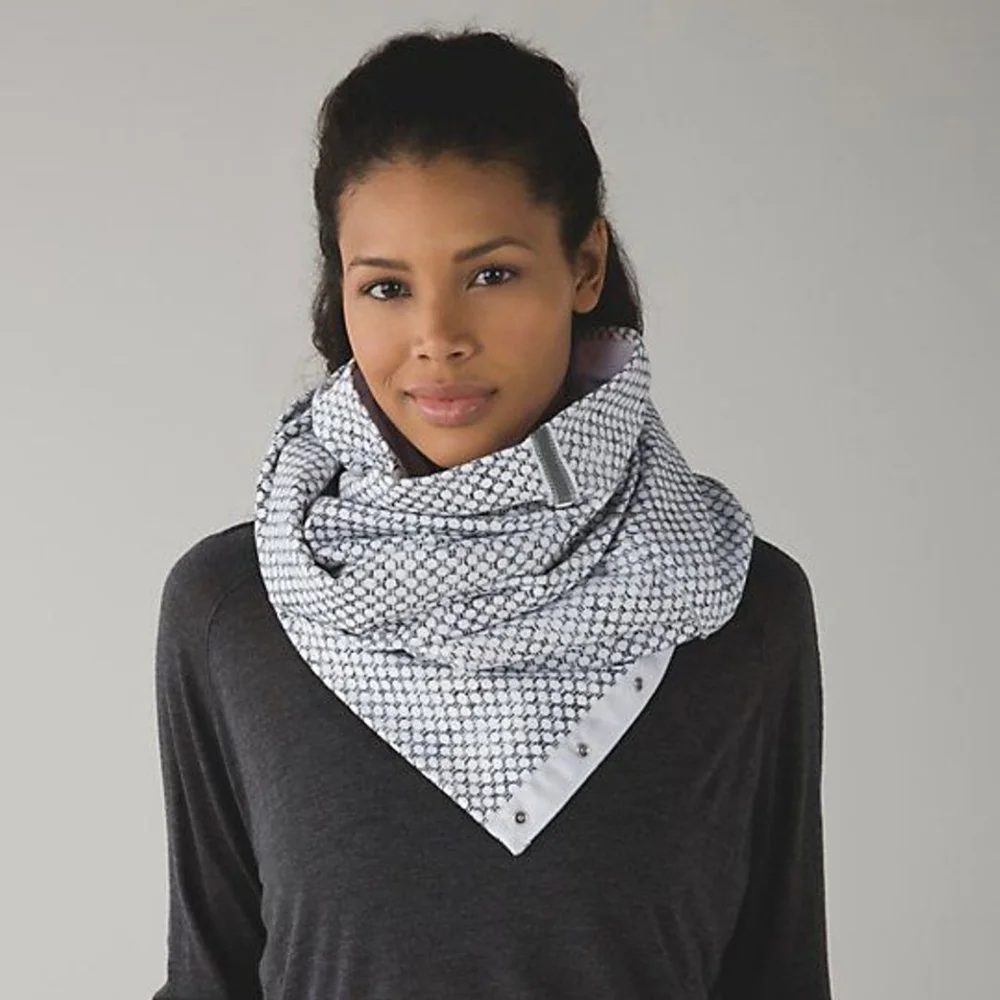 Lululemon Vinyasa Scarf *Fleece Dottie Eyelet White Black / White